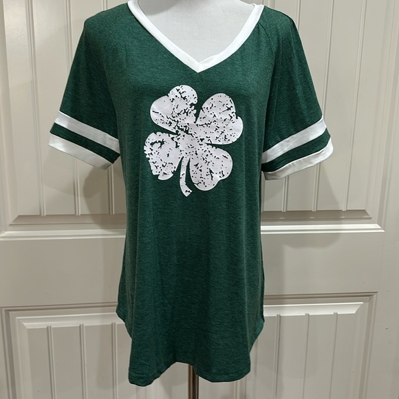NWT!   Saint Patrick’s day lucky green tshirt plus size 14W - Picture 1 of 10